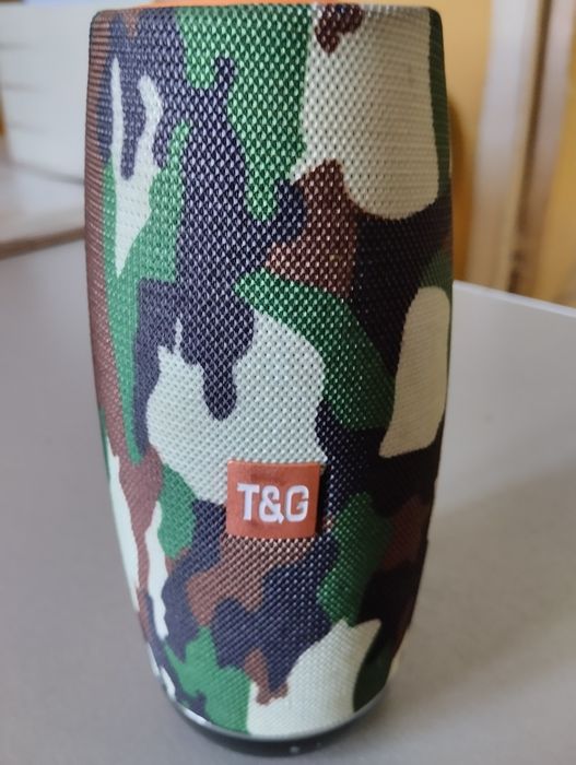 Без проводная блютуз колонка..