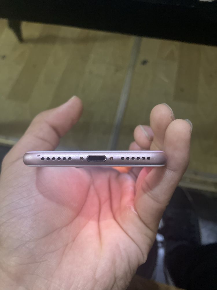 Айфон Iphone 7 Продаеться