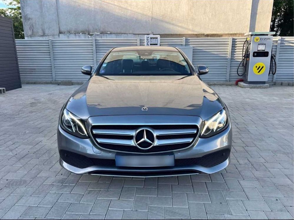 Mercedes-Benz E350e / Plug-in Hybrid / 9G-Tronic / 286cp