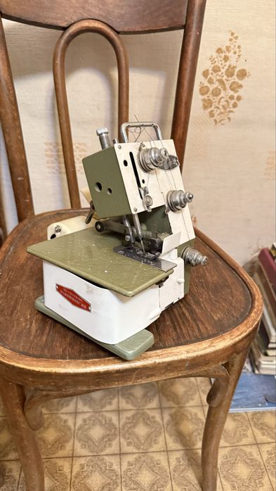 Продам ножной оверлок в рабочем