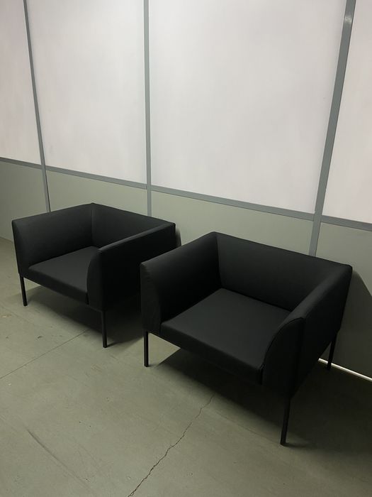 Кресло офисное черное металлический каркас