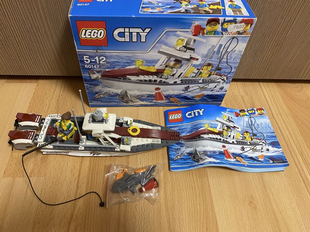 LEGO CITY 60147 Barca de pescuit set constructie lego original