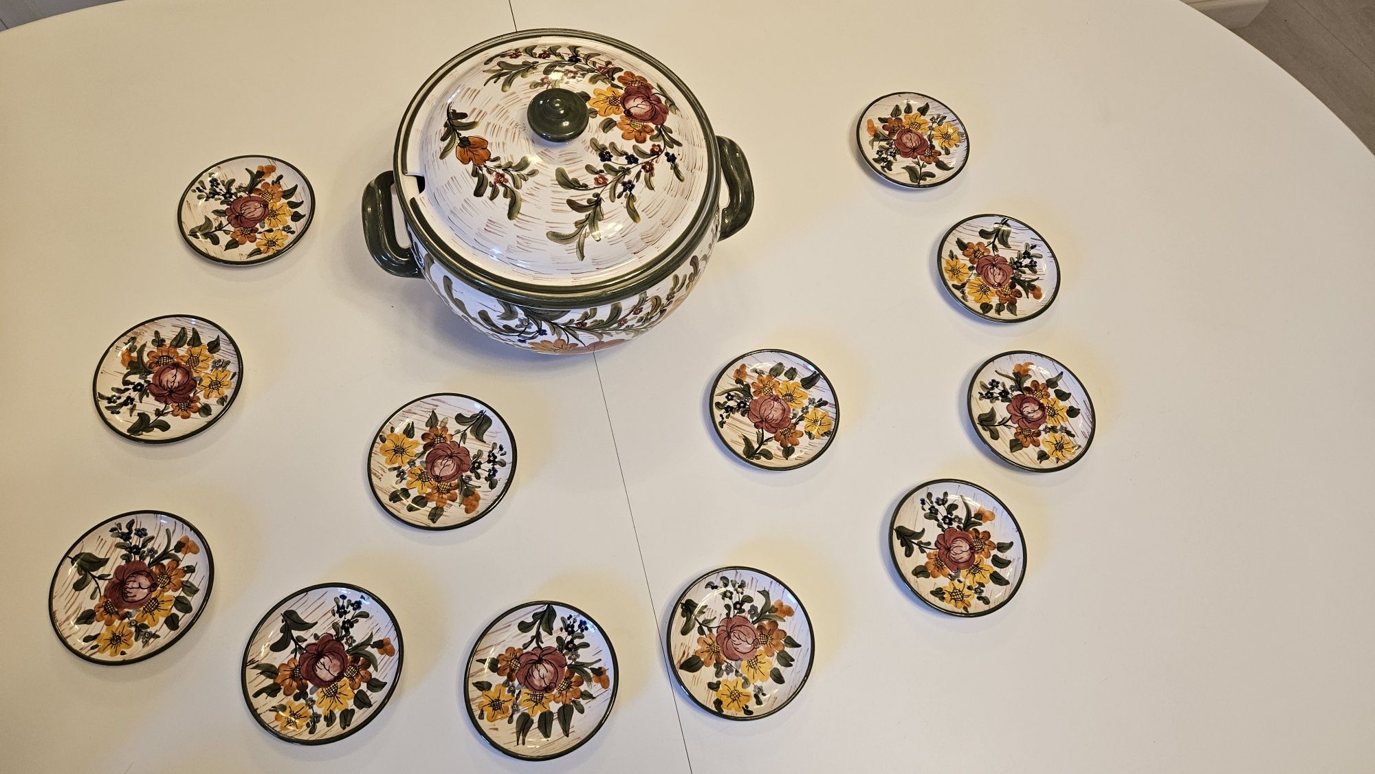 Vând set 12 persoane ceramica pictata Italia