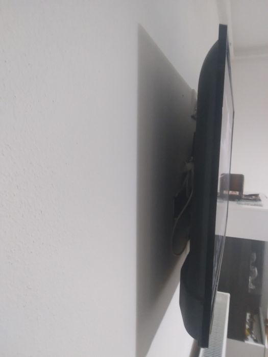 Tv led smart cu telcomanda