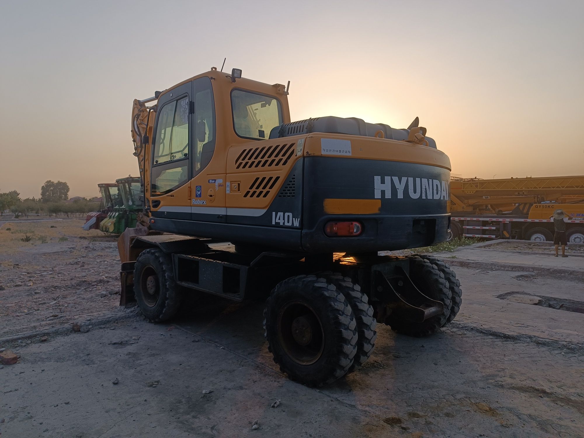Ekiskavator Hyundai 140w