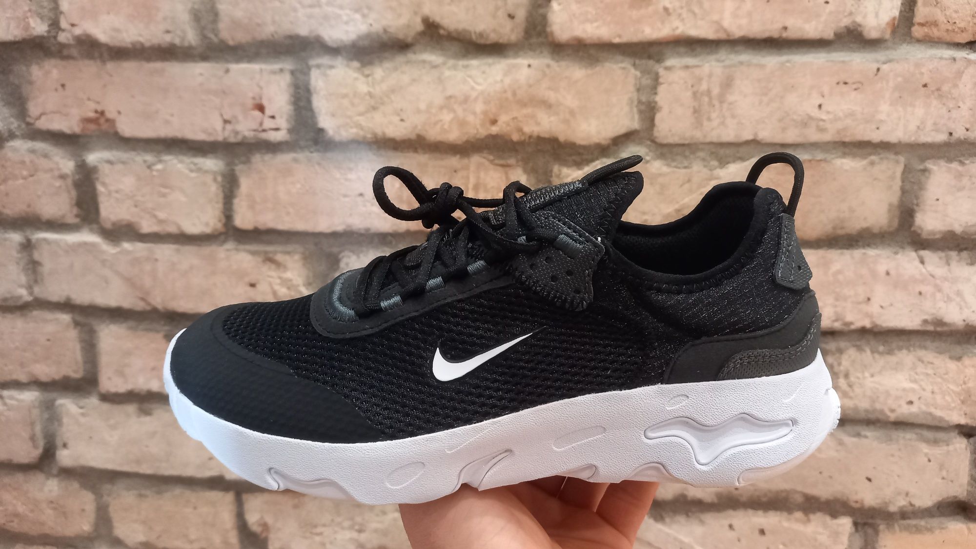 Nike React Live номера: 39 и 40