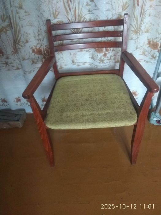 Продам деревянное кресло,в хорошем состоянии