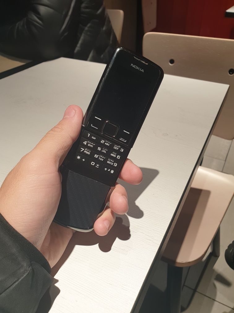 Ikkinchi telefonga Nokia 8800 sotiladi