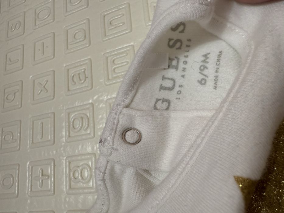 Роклички на Guess 6-9 месеца