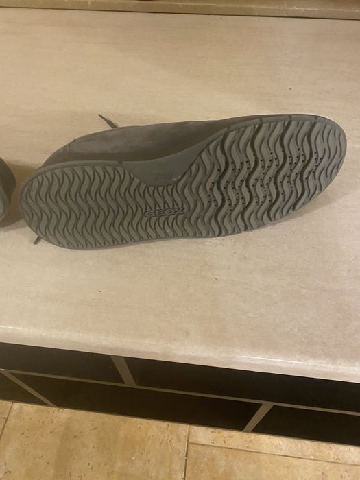Vand pantofi de piele intoarsa Geox noi marimea 43