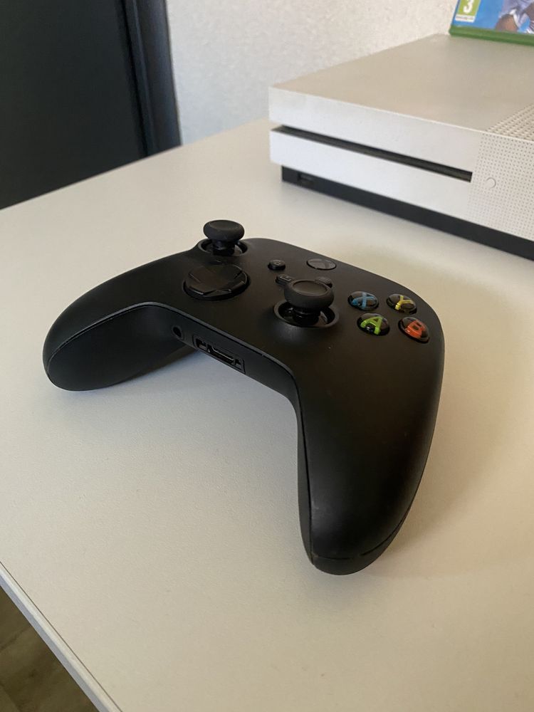 Xbox One S 1TB | Controller Carbon Black | FIFA 19 | Forza Horizon 4
