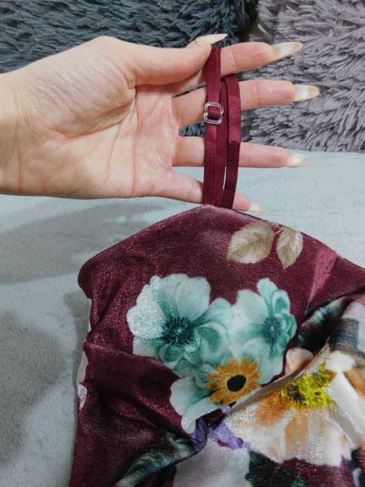 Rochie cu flori din catifea