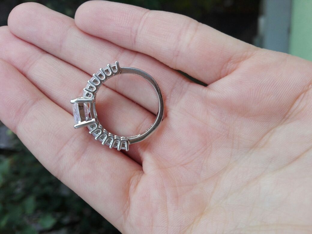 Inel damă mărimea/size 8 (nu e argint, nu e aur)