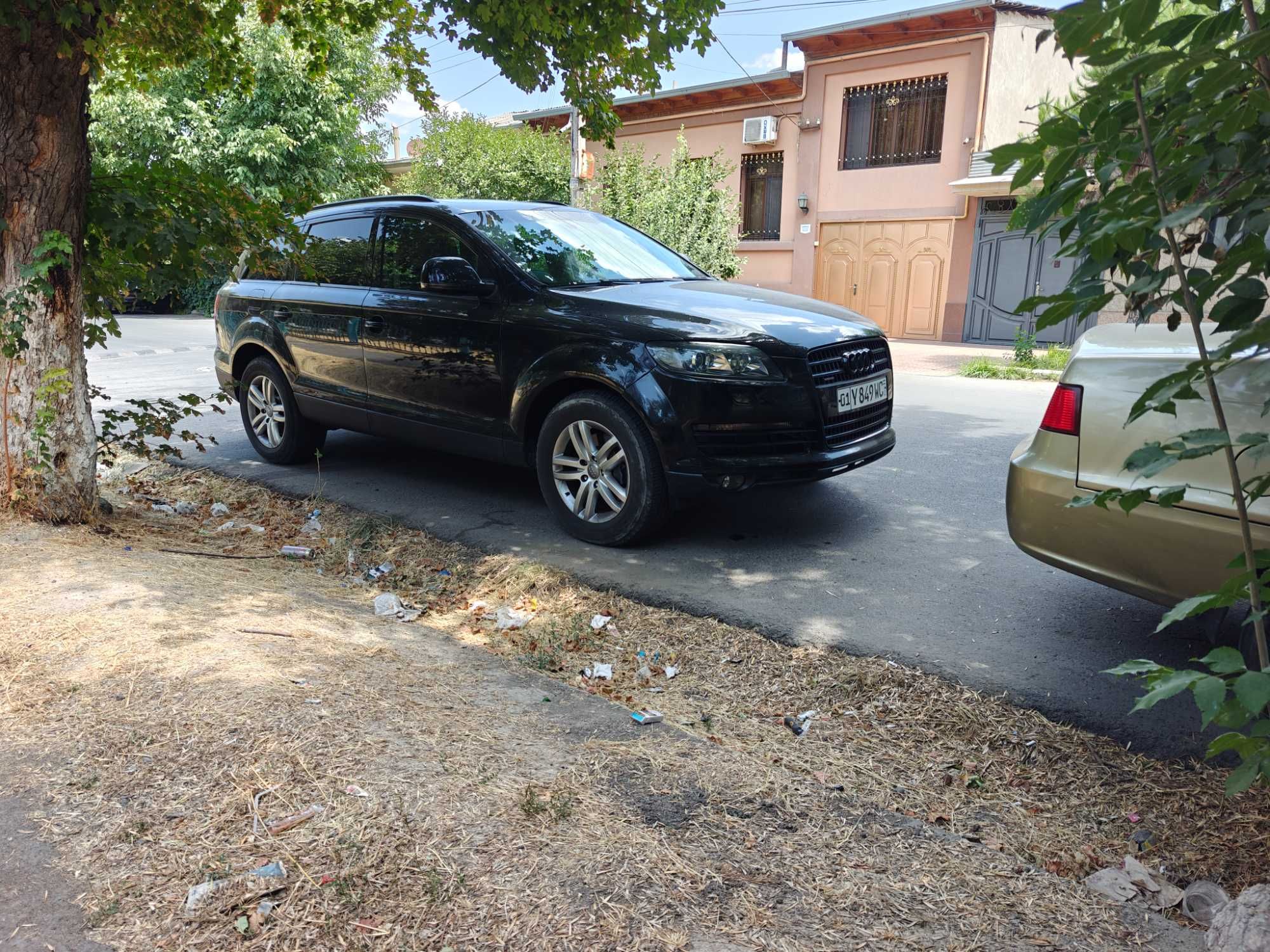 Audi q7  4.2 fsi.  2007г. Или обмен на  дом.