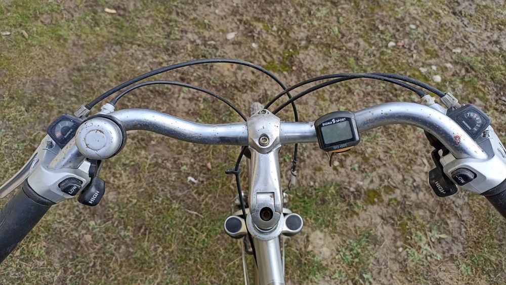 Vând bicicleta  cu 21 de viteze.