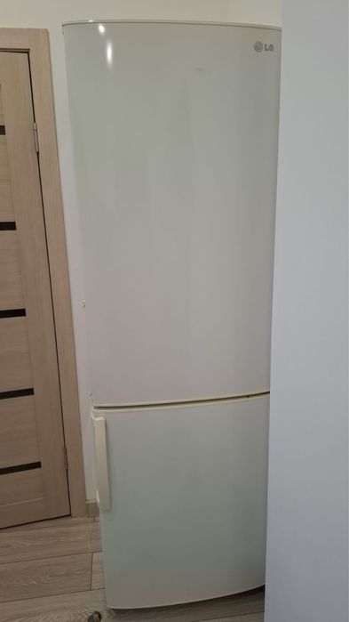 Холодильниккк LG.