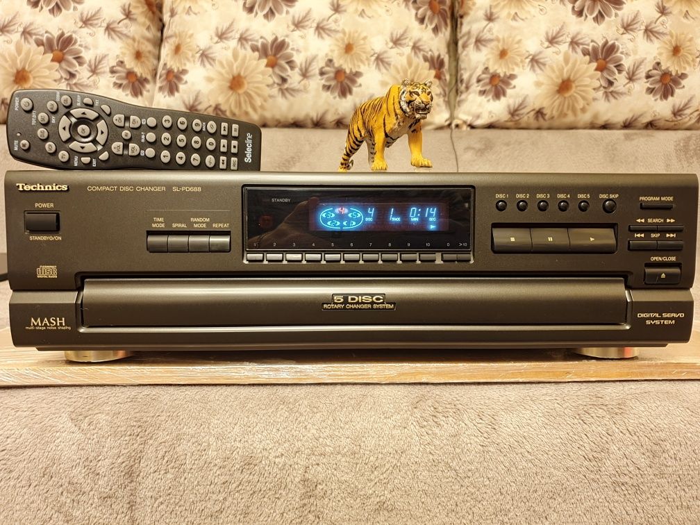 Technics SL-PD688. Cd player changer 5 disc. Soundul unui mare brand !