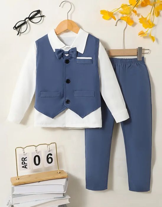 Продам костюм тройка на мальчика 3-3.6 годика