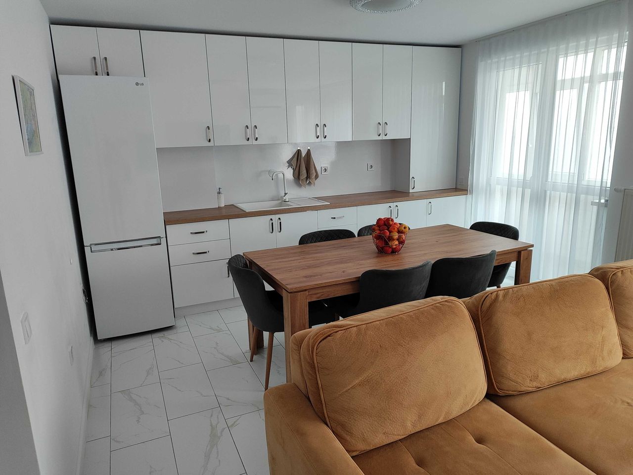 Продава се Тристаен апартамент в Севлиево - 97 кв.м за 1475 €/кв.м - Снимка #2