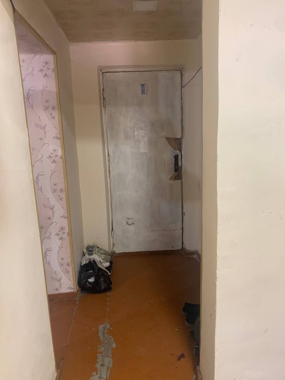 СРОЧНО ПРОДАЕТСЯ Чирчик ш. Навоий Арбат кирпичный дом 1х/1/4 28 м²