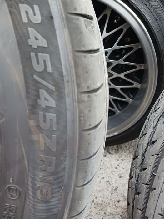 4 Гуми летни две 245/45 R19 и две 275/40 R19