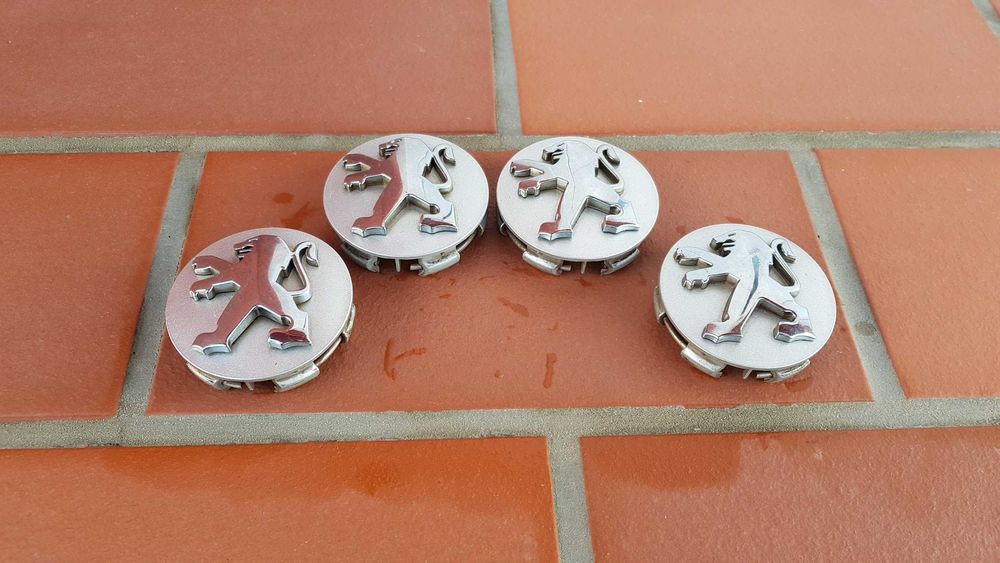 Vand 4 jante Peugeot 207 - 16 inchi si capacelele ornamentale