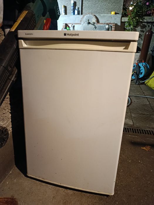 Малък хладилник хотпойнт аристон