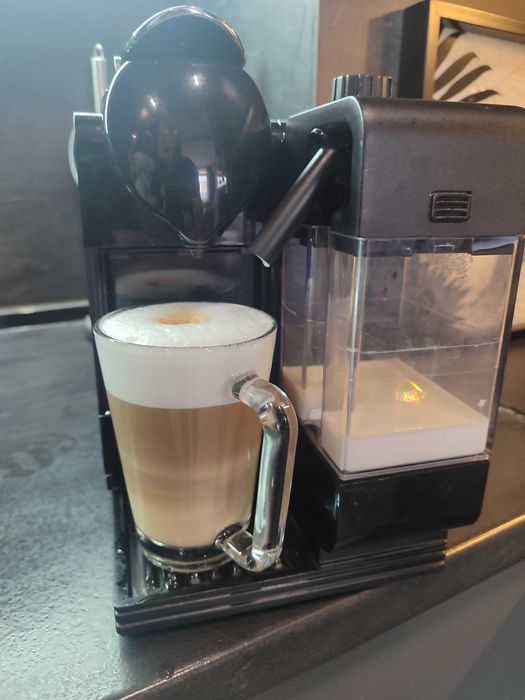 DeLonghi Nespresso Lattissima