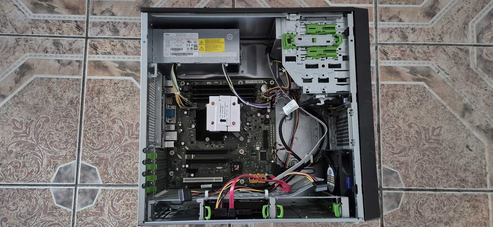 Unitate pc Fujitsu i7 3770 16 gb hdd 500 video Intel Hd  unitate DVDRW