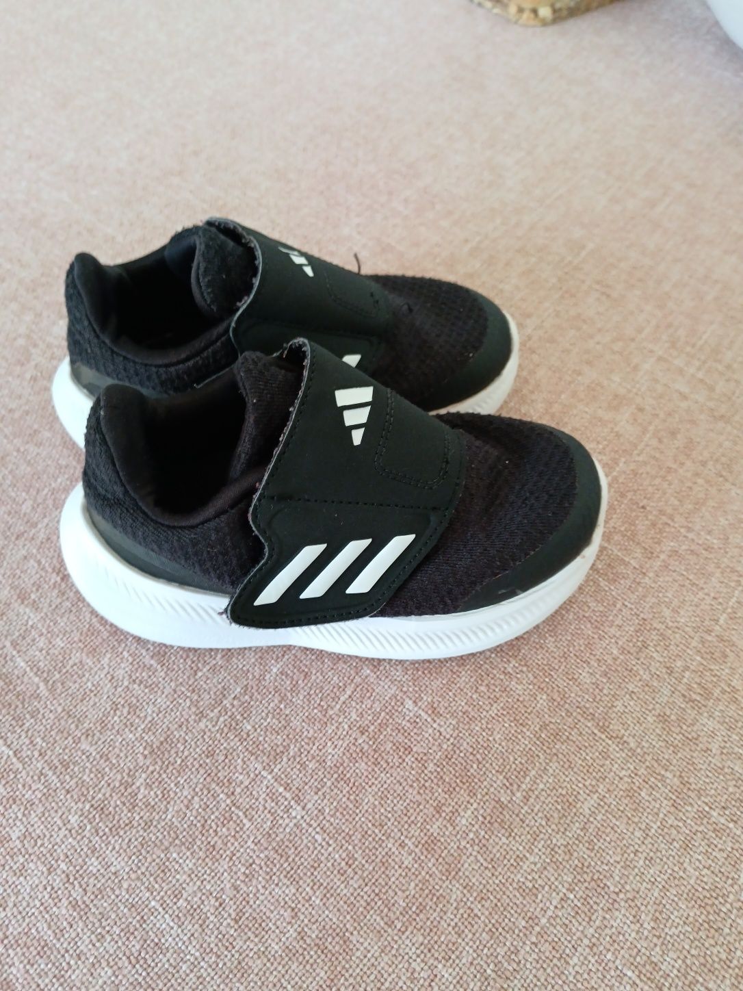 Vând Adidas mărimea 25