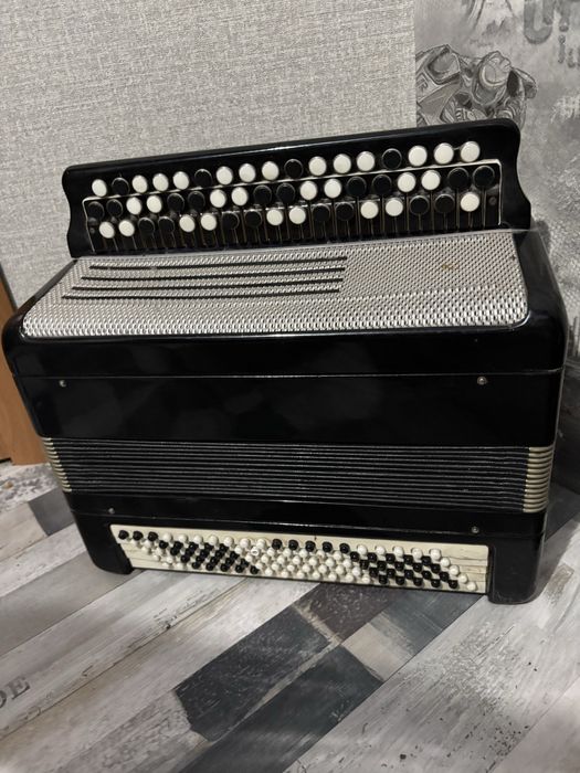 Музыкальныц инструмент баян, трех рядный