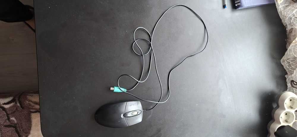 Vand mouse cu fir pt pc
