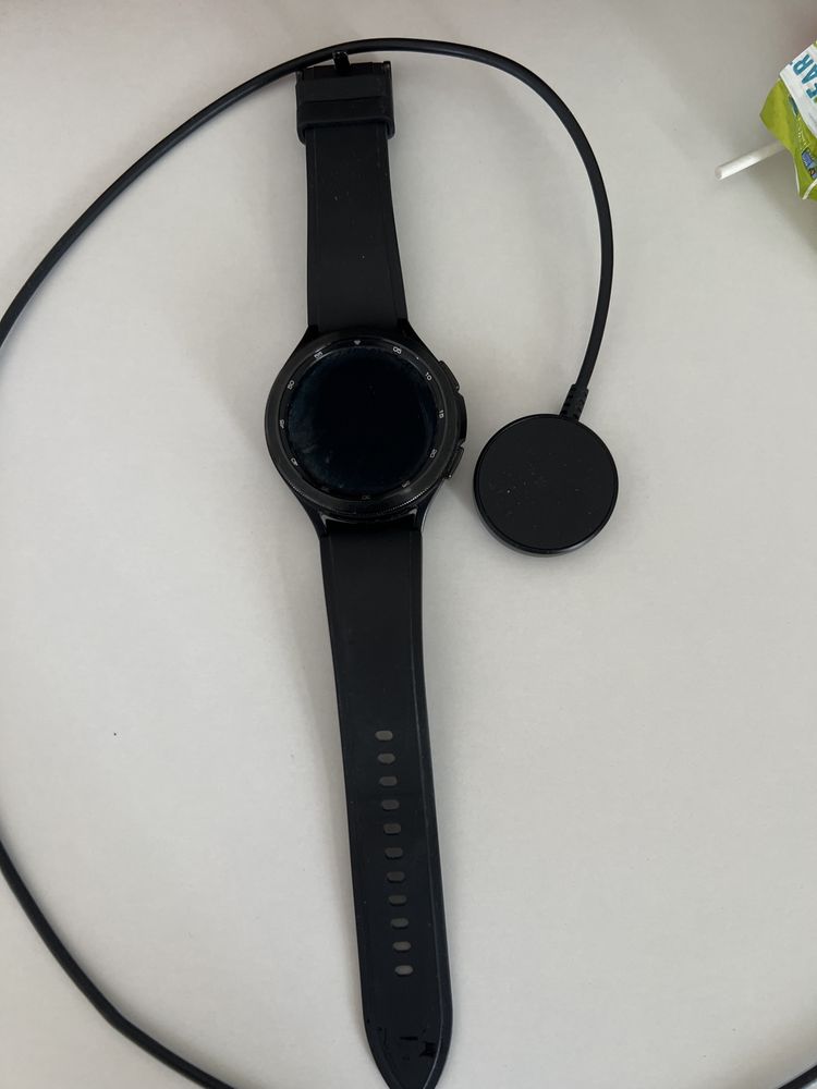 Продам часы samsung galaxy watch в отличном состоянее!