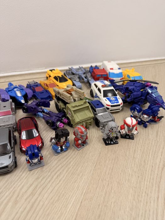 Roboti Transformers de vanzare