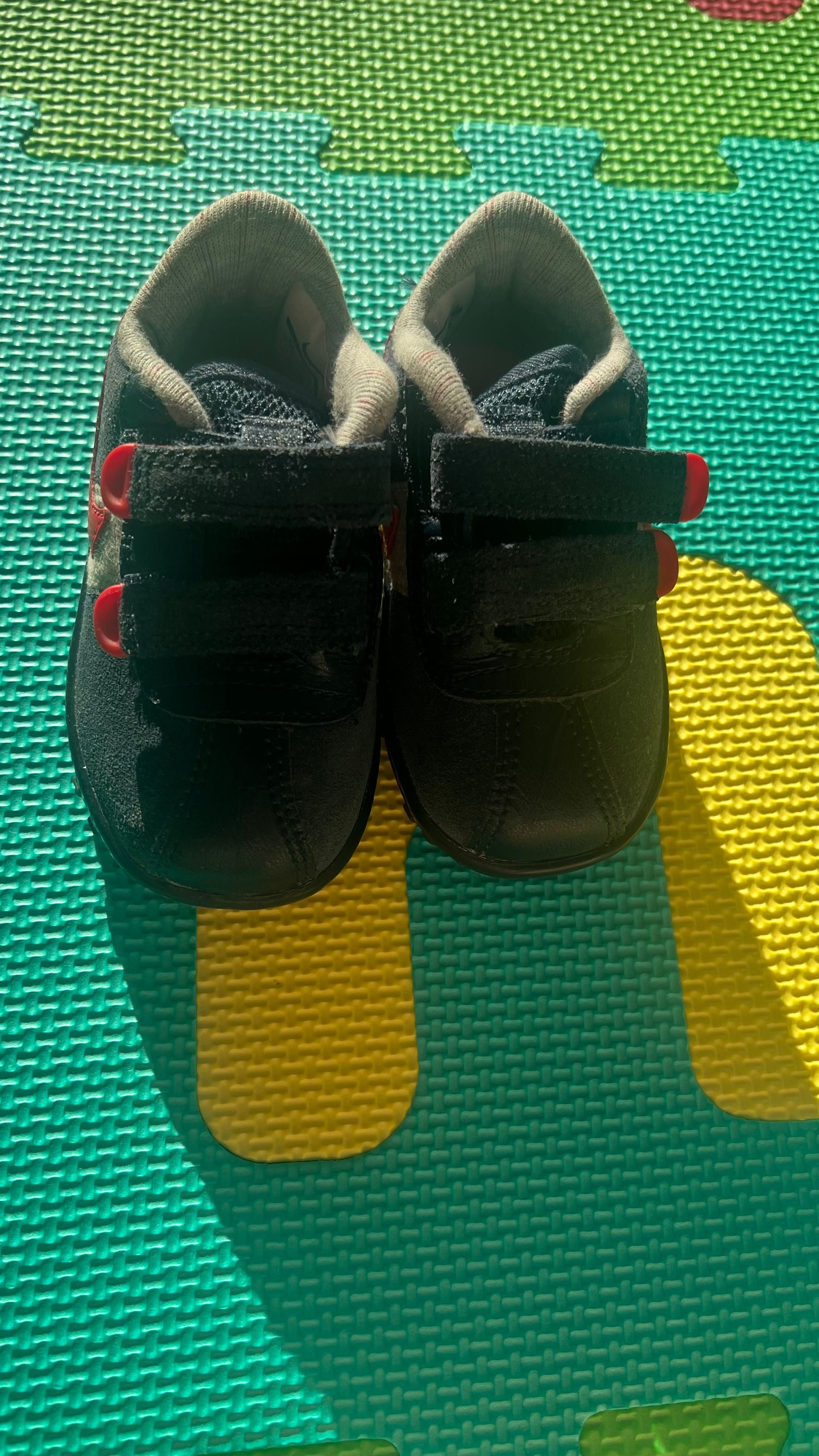Бебешки маратонки Nike - номер 18.5