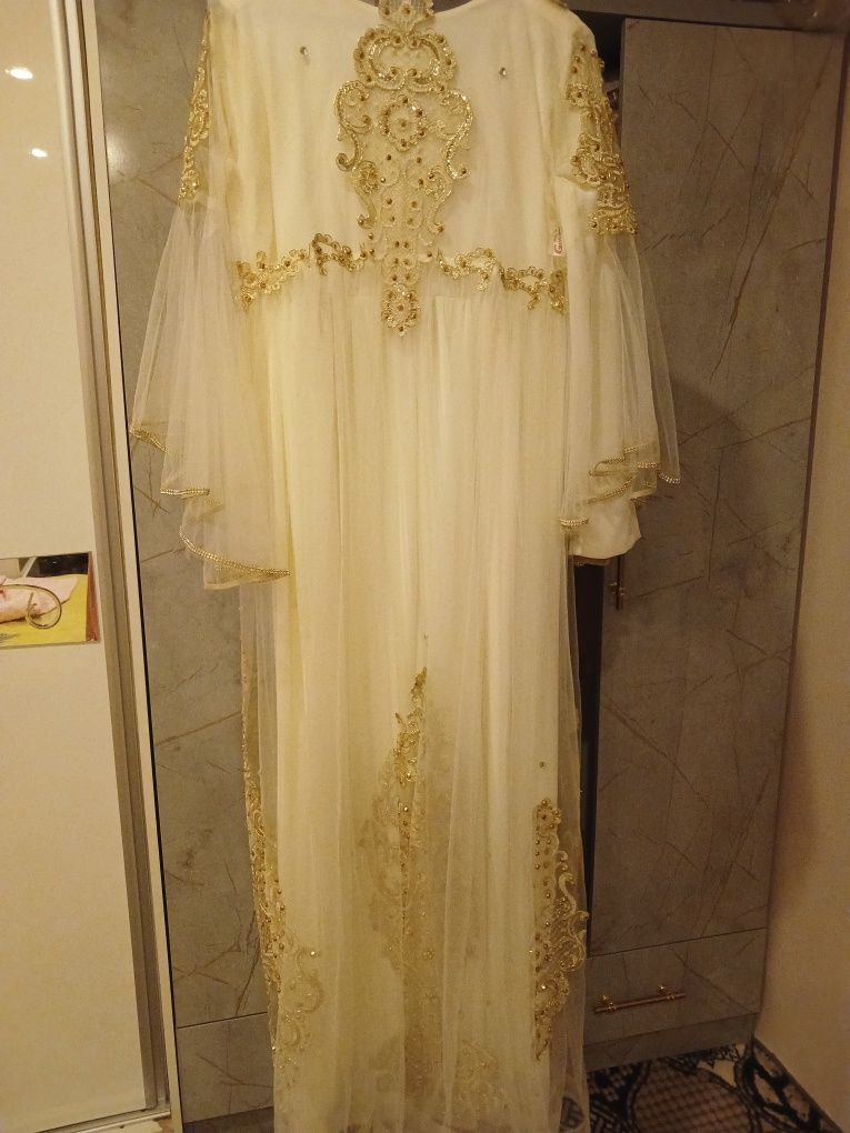 Kelnla uchun abaya