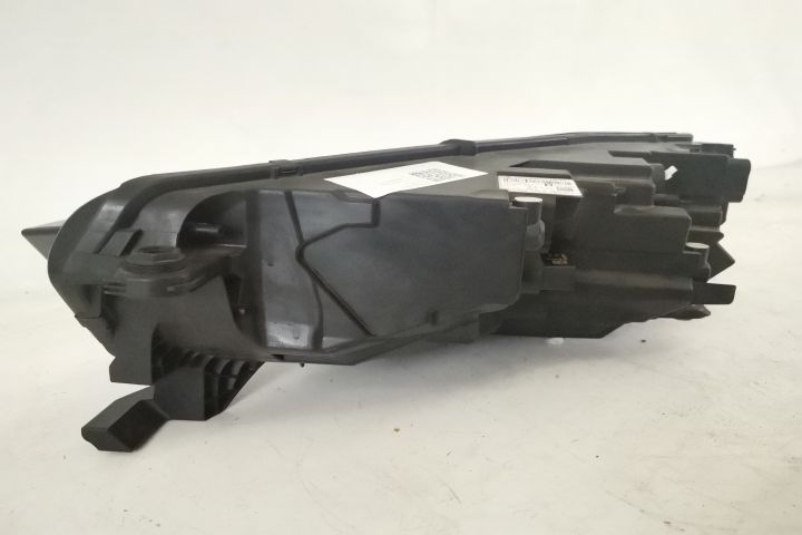 Фар Дясно Оригинален Лед В Добро Състояние Crystal Lighting Шкода Окта