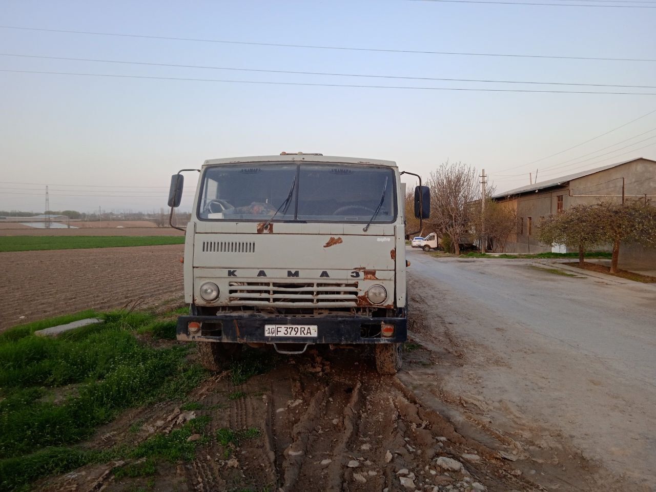 Kamaz shalanda sotiladi