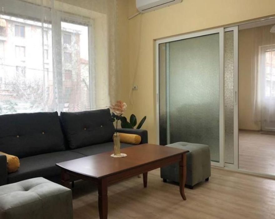 Дава се под наем Тристаен апартамент в Пловдив, Център - 110 кв.м за 490 € - Снимка #1