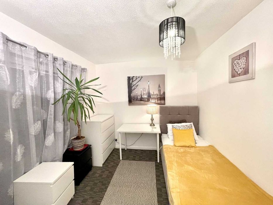 Дава се под наем Двустаен апартамент в София, Център - 65 кв.м за 397.8 € - Снимка #3