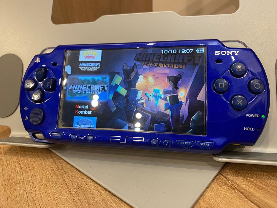 PSP 2000 (Metallic Blue) — stare excelentă, 64 GB, jocuri instalate
