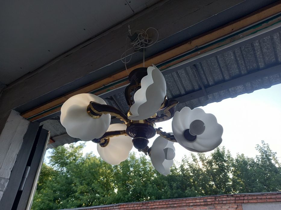 Продам люстру в хорошем сестоянии