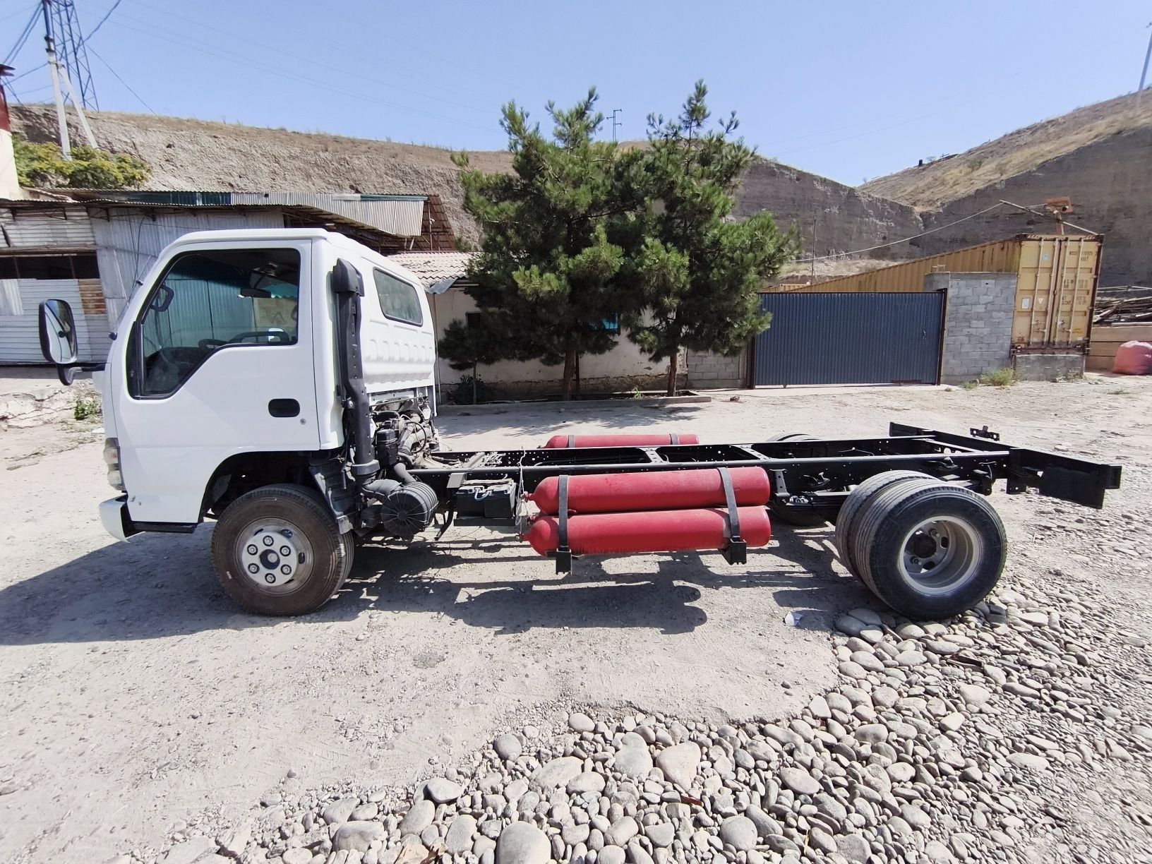 Isuzu 2013 gaz shassi