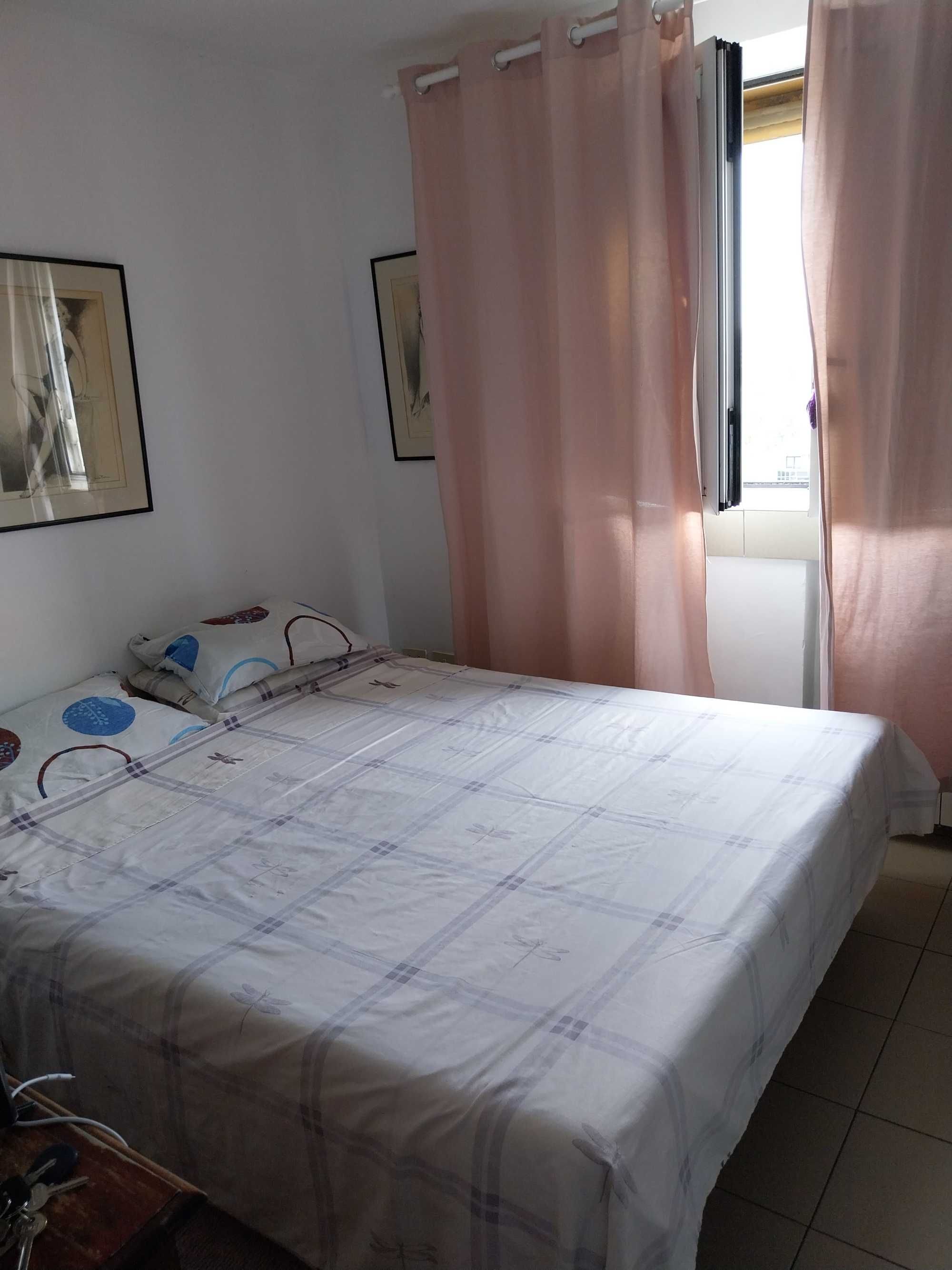 Vand apartament,  zona buna cu mult verde si  soare.