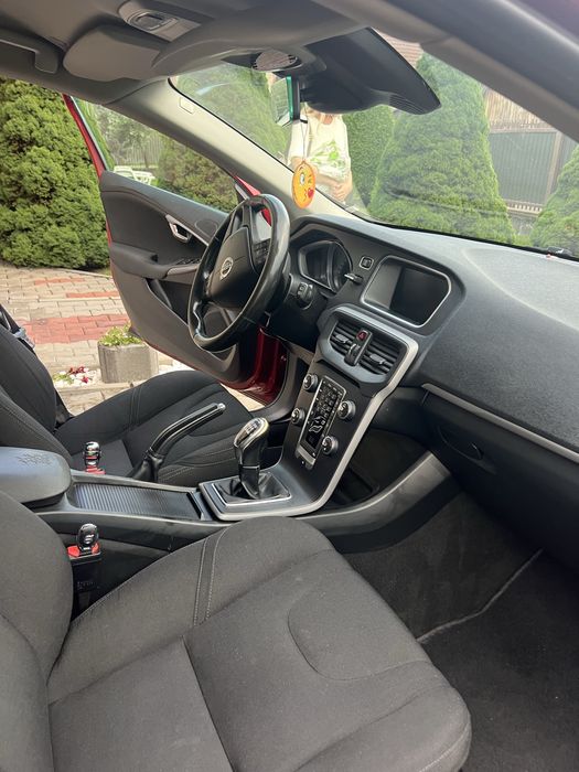 Volvo v40  D2 anul 2014