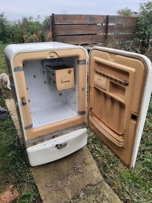 Vand Frigider Fram Vintage