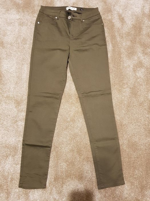 10 pantaloni tip blugi