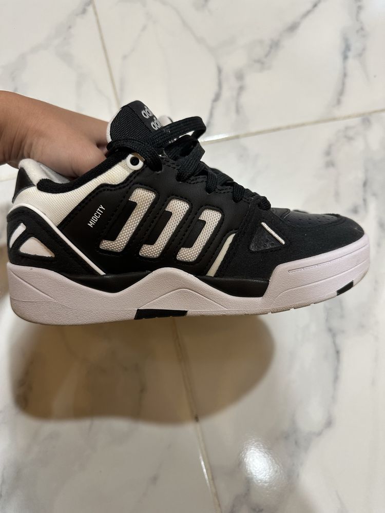 Adidas Midcity маратонки