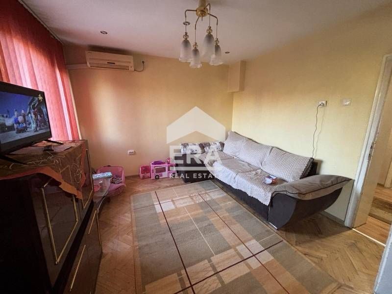 Многостаен апартамент в кв. "Училищни"