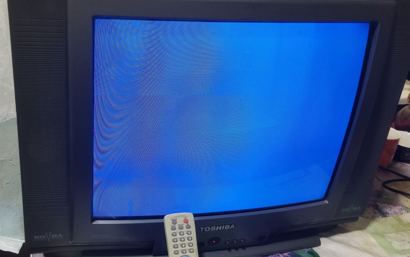 Кинескопный телевизор тошиба.